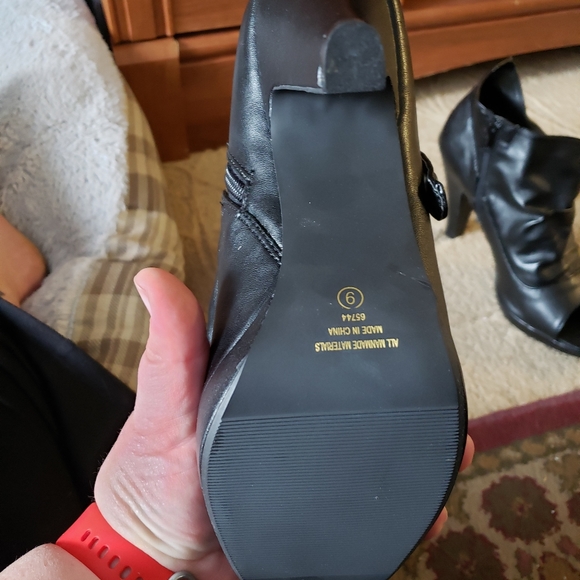 Womens Shoes - Platform Peeptoe Pumps - Picture 2 of 5